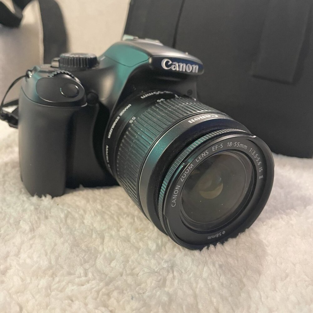 Canon EOS Rebel T3 Digital SLR w 18-55mm IS II Lens w/ acc - read below - Picture 6 of 7